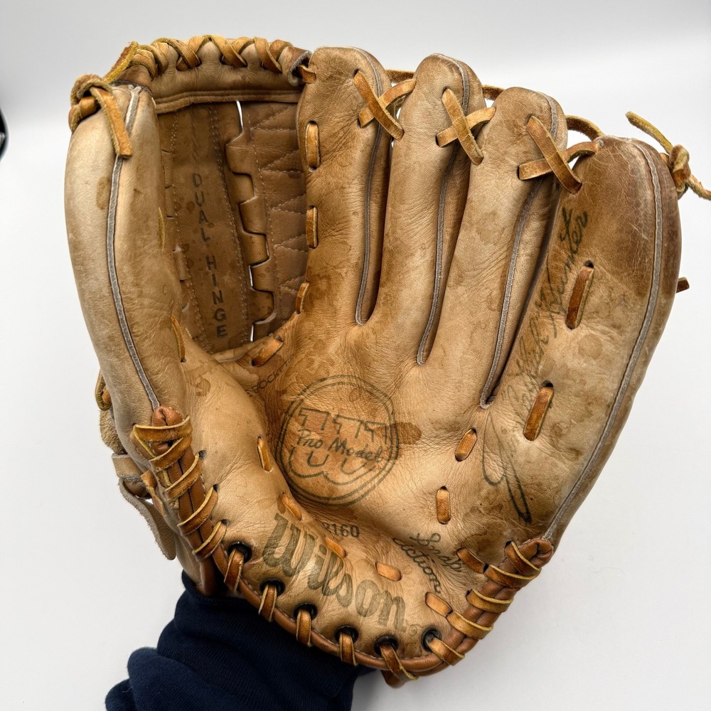 Wilson A2160 Jim Catfish Hunter Pro Model Baseball Glove 10" RHT Vintage Leather
